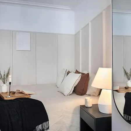 Angers - 1 Et Balcon Aux Halles