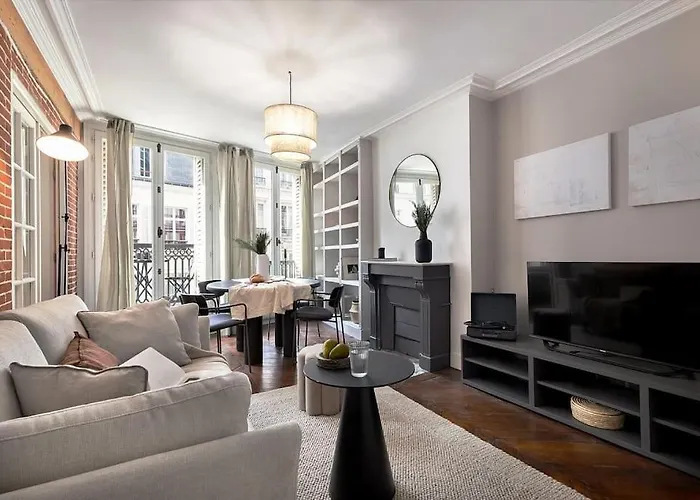 Angers - 1 Et Balcon Aux Halles