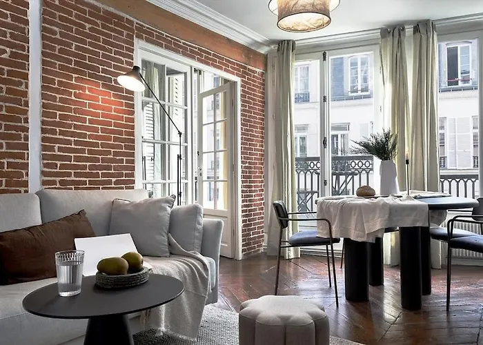 Angers - 1 Et Balcon Aux Halles Paris