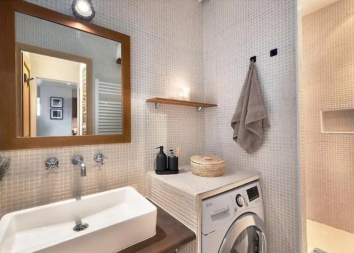 Angers - 1 Et Balcon Aux Halles