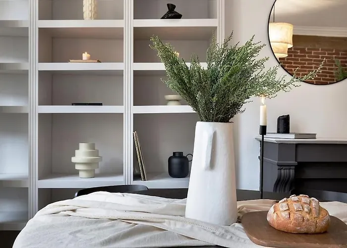 Angers - 1 Et Balcon Aux Halles * Paris