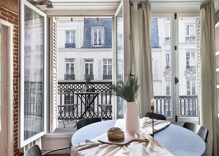 Angers - 1 Et Balcon Aux Halles