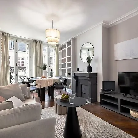 Angers - 1 Et Balcon Aux Halles