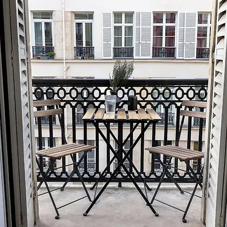 Angers - 1 Et Balcon Aux Halles * Paris